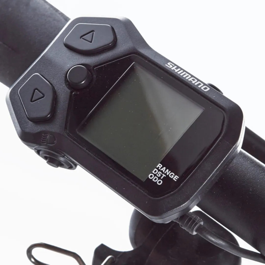 A close-up of the Shimano display on the handlebars of the Cortina E Mozzo electric bike