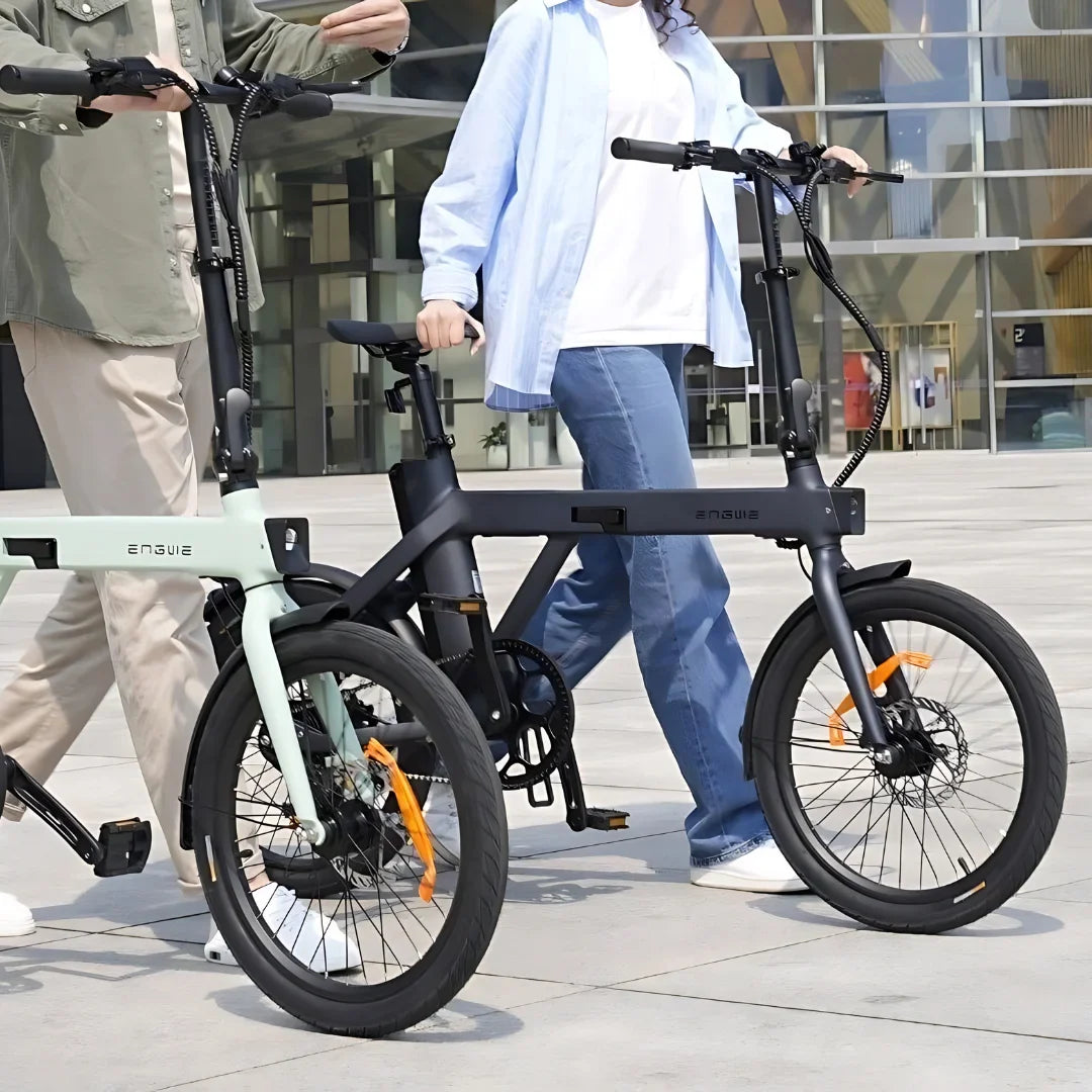 Electric Bike Engwe P20 features a stylish design in two colors, ideal for urban commuting with comfort.
