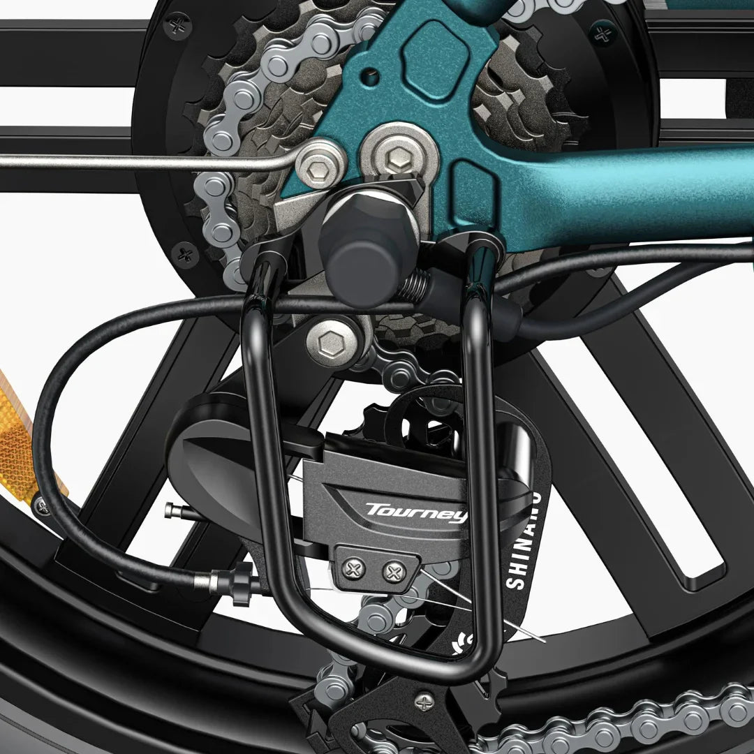 Electric Bike Engwe L20 Boost features a detailed drivetrain with Shimano Tourney components, optimizing gear shifts.