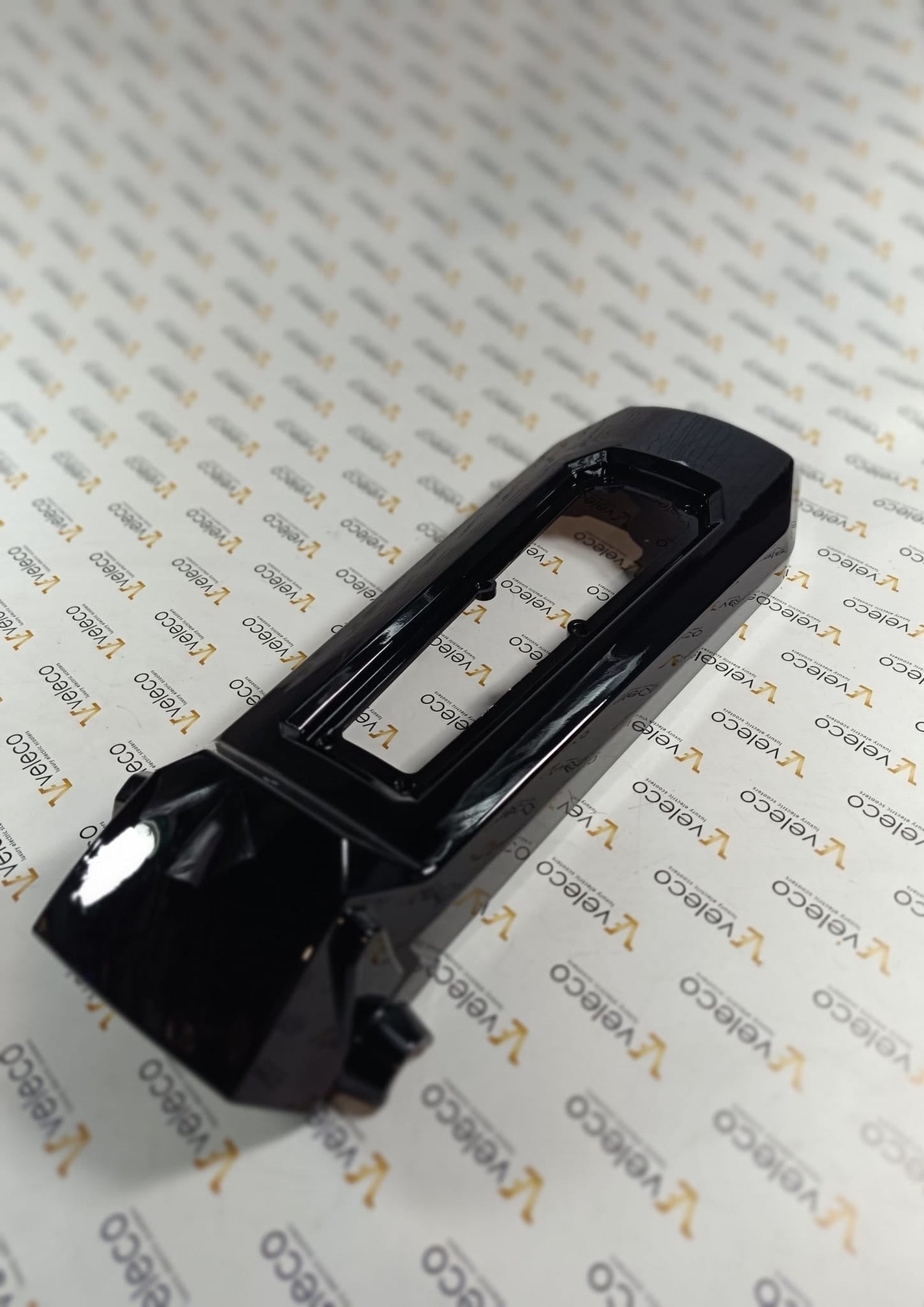 Black Front Panel for Veleco Sharpy – black front panel with rectangular opening