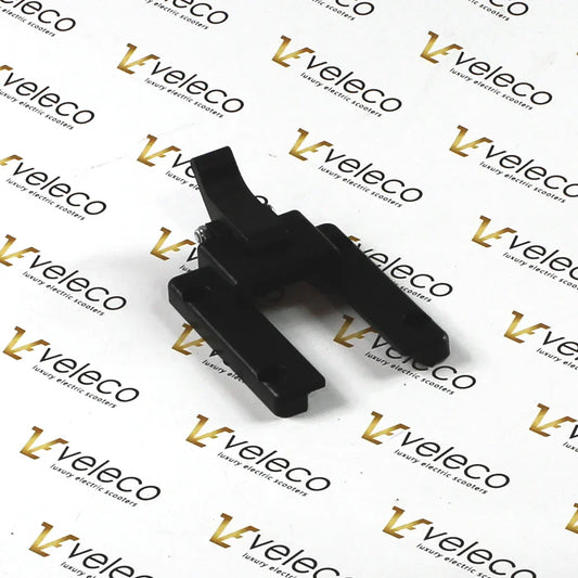Locking position latch baterries