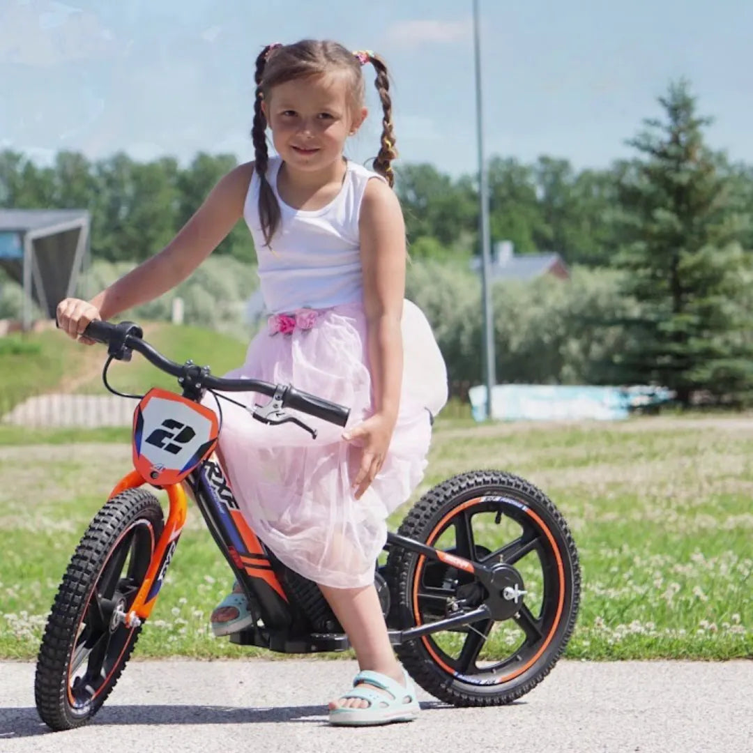Electric Bike Apollo Sedna 12 Rxf features a vibrant design, perfect for young riders.