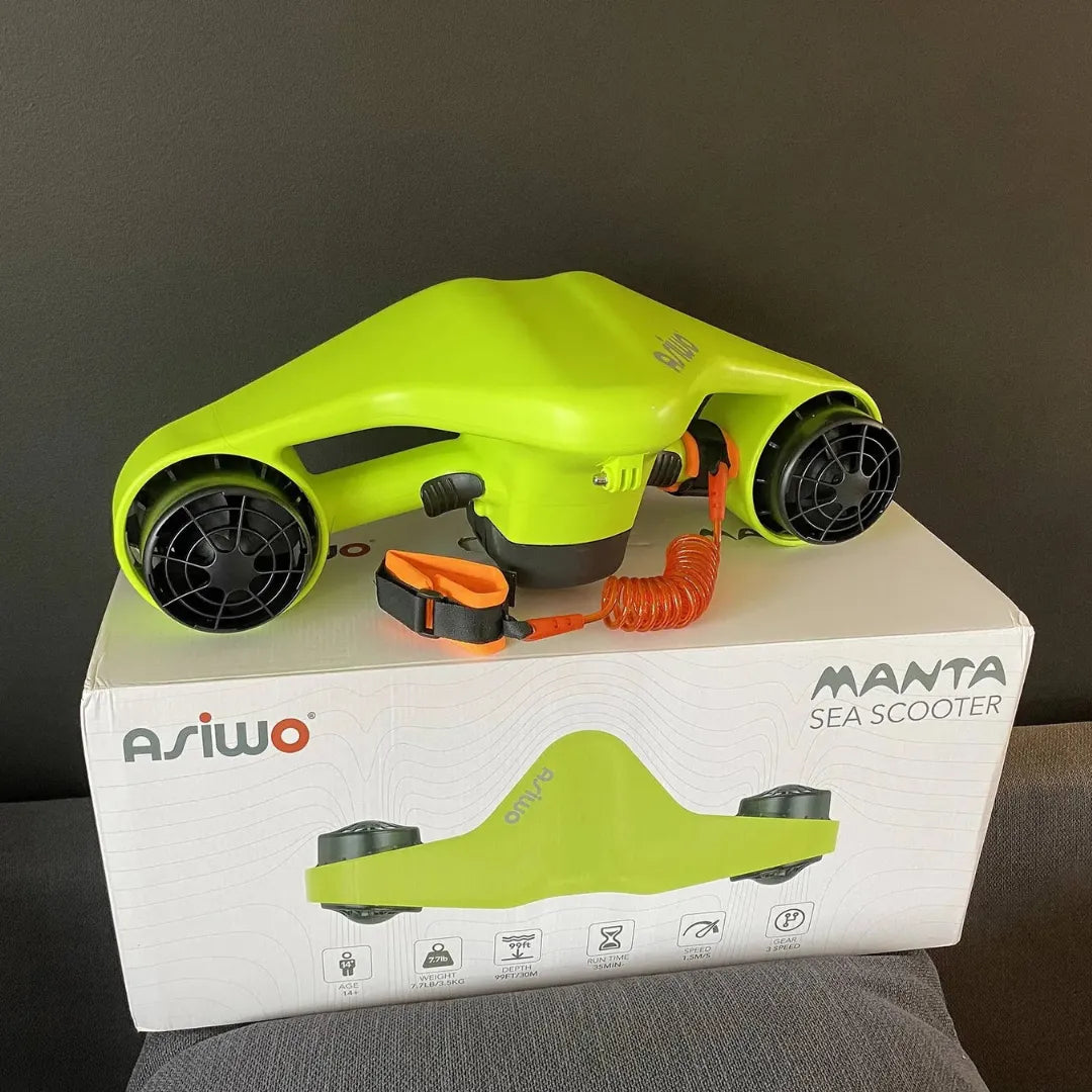 Electric Underwater Scooter Asiwo Manta features a vibrant green design, resting on its branded packaging.