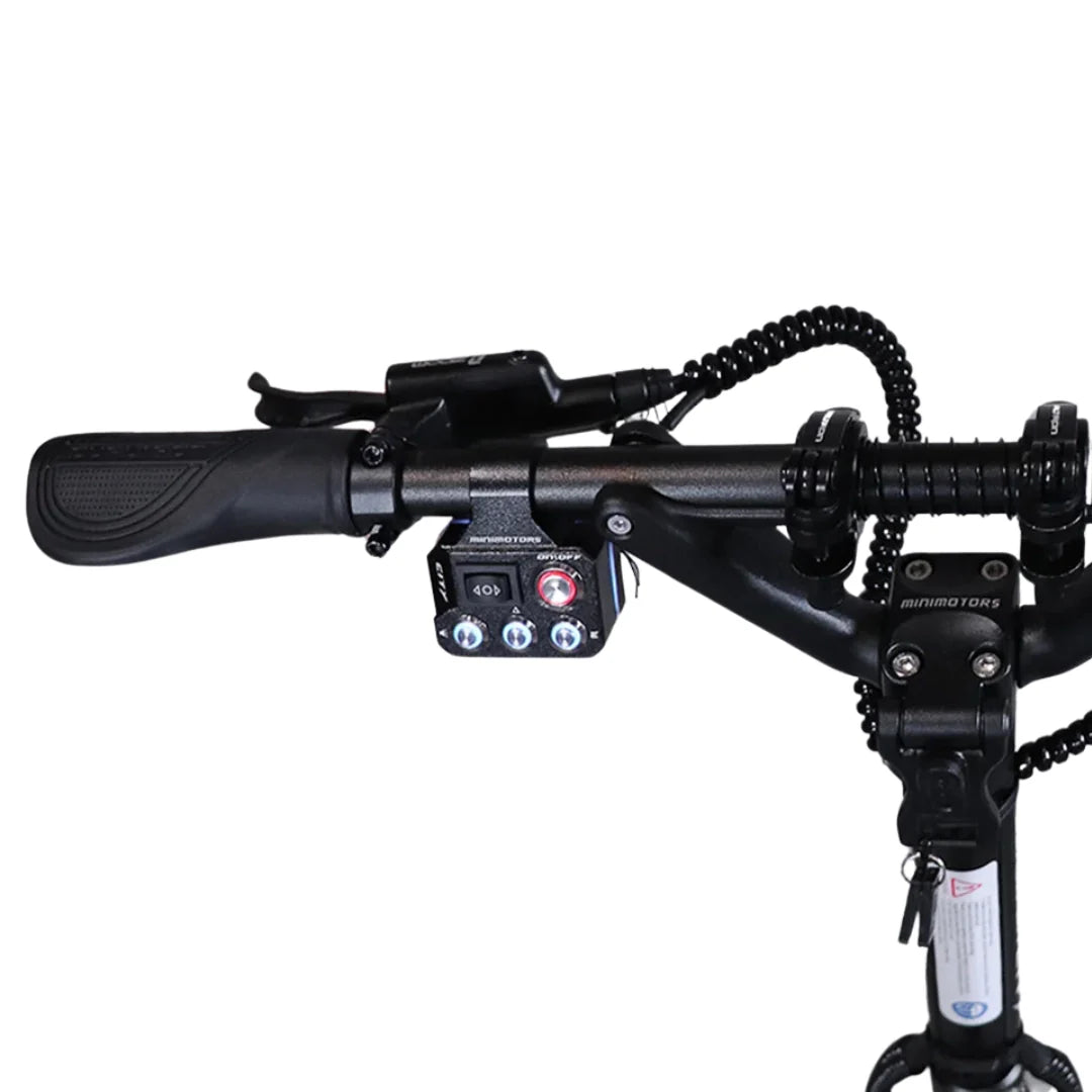 Electric scooter Dualtron City – handlebar controls and brake lever
