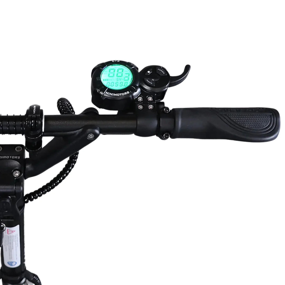 Electric scooter Dualtron City – dashboard and handlebar close-up