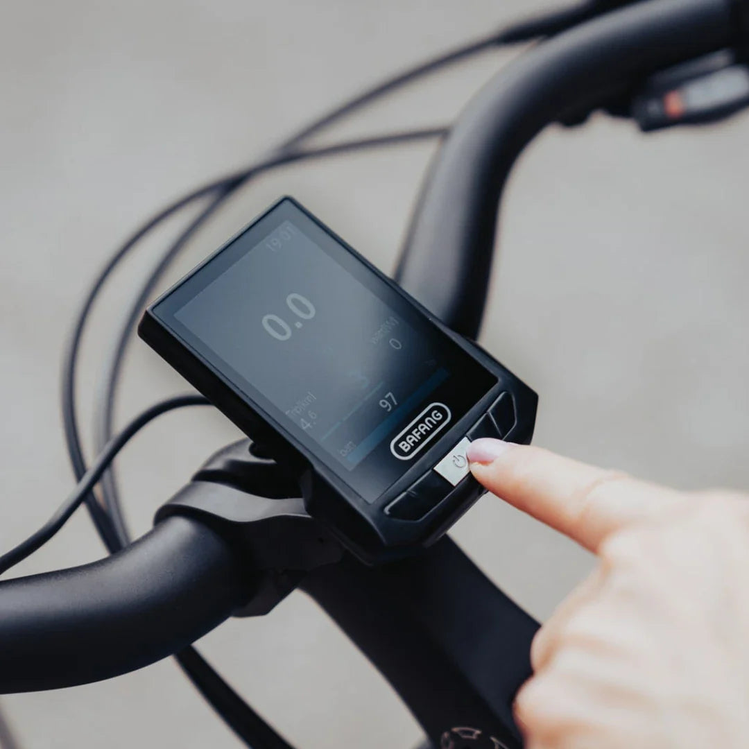 Electric Bike Econo Mare City Eecalk Auto, close-up of display with buttons and user interaction.
