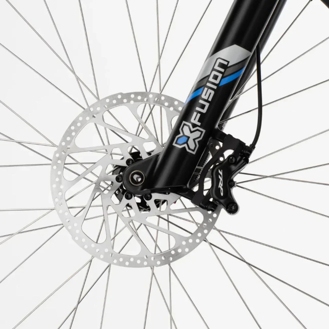 Electric bicycle ECONO Pantera C8 140 – front wheel, disc brake, and fork
