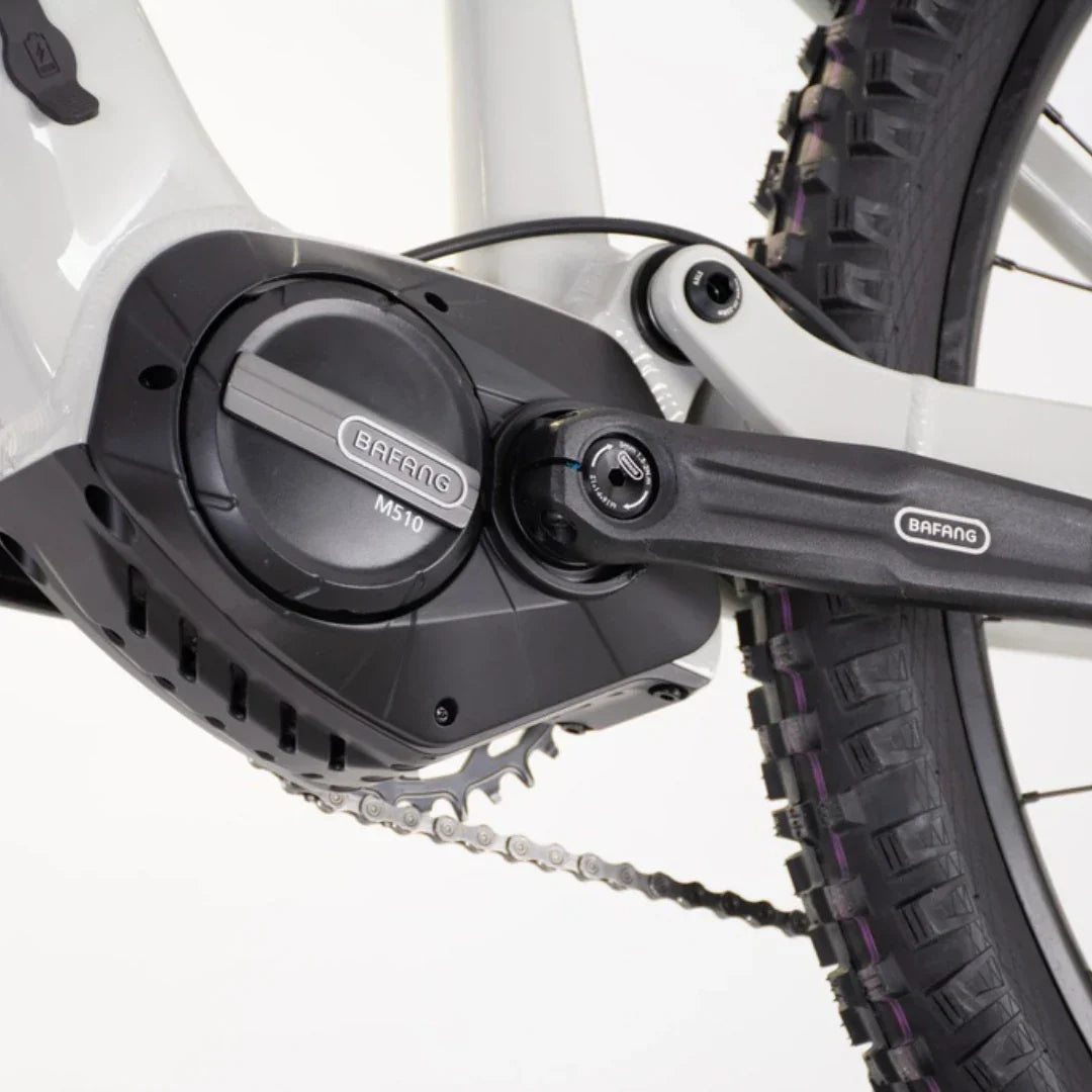 Electric bicycle ECONO Pantera C9 160 – motor and crank arm close-up