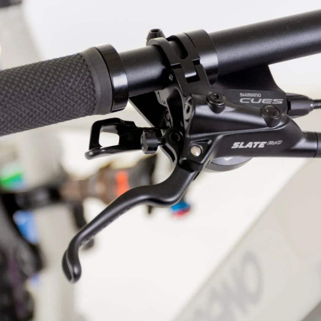 Electric bicycle ECONO Pantera C9 160 – left handlebar brake lever close-up