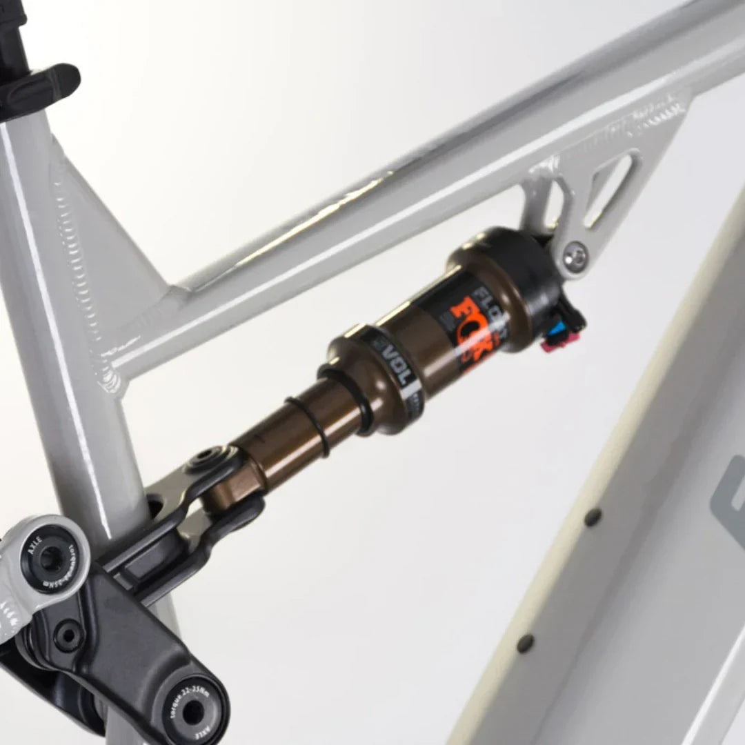 Electric bicycle ECONO Pantera C9 160 – rear suspension shock absorber close-up
