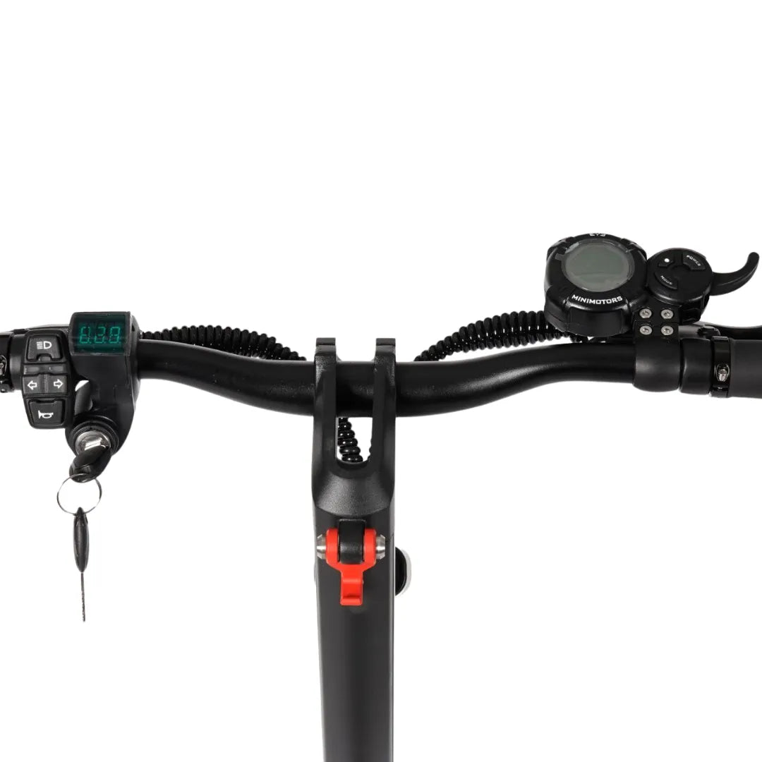 Electric scooter ECO Speed 9 – dashboard and handlebar close-up