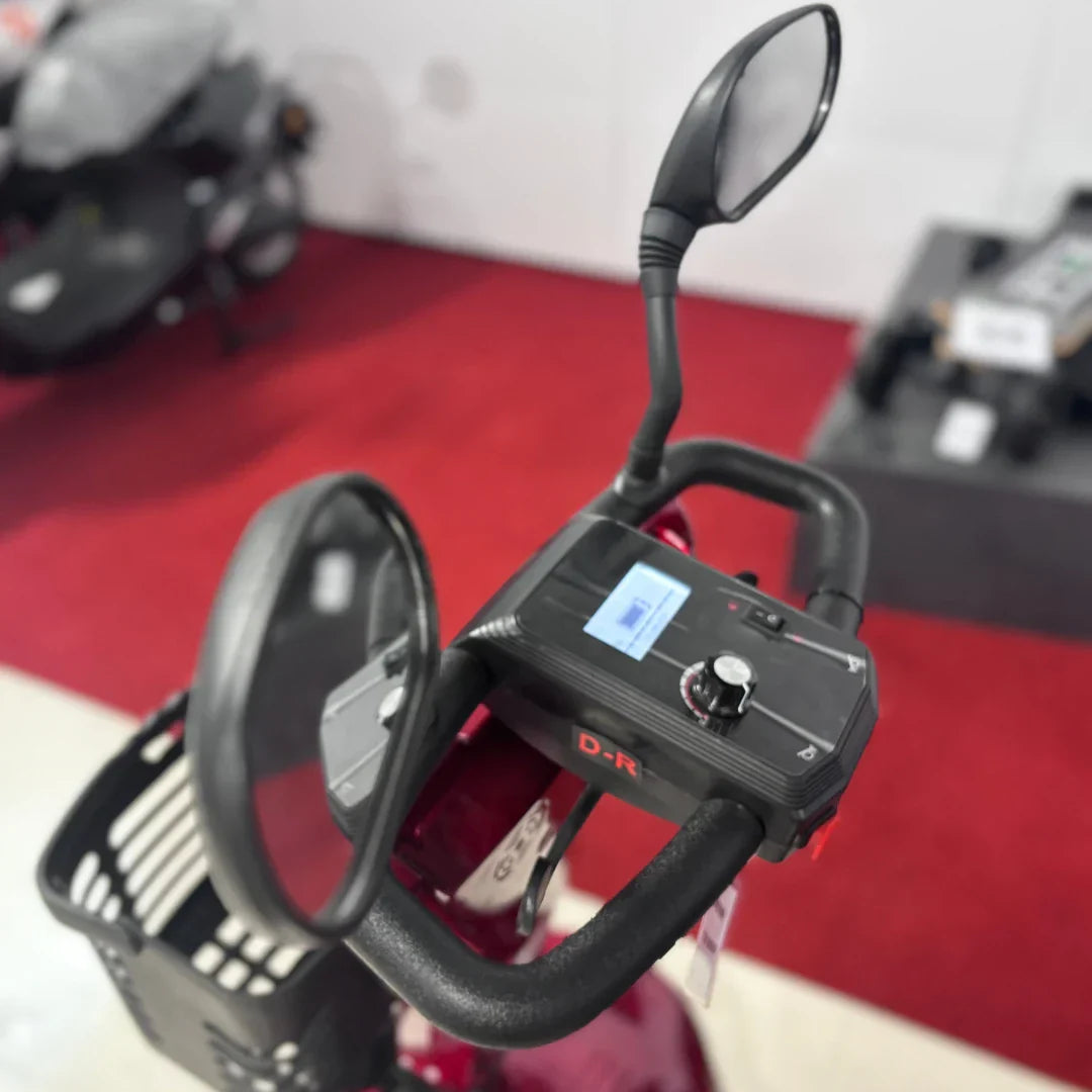 ECO Speed Senior – dashboard and handlebar close-up