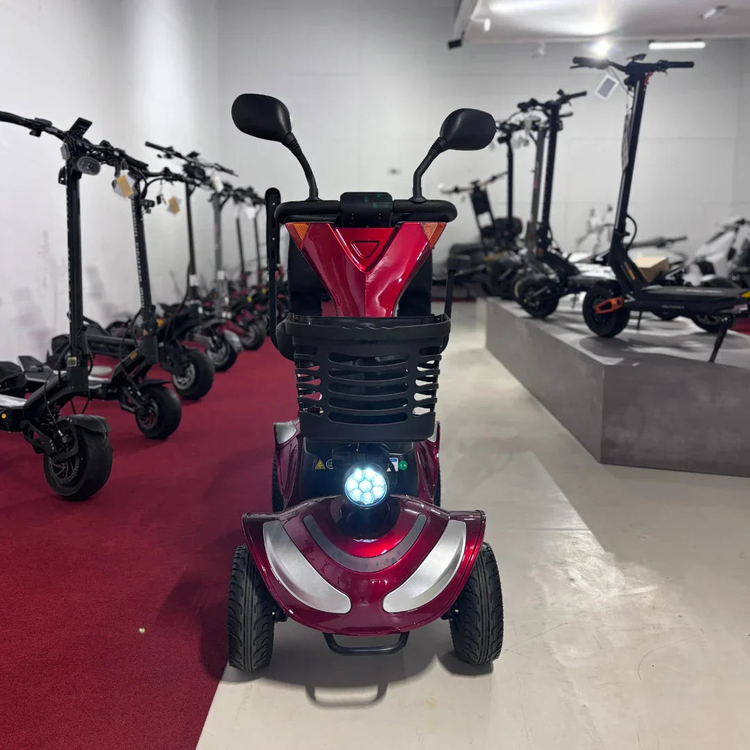 ECO Speed Senior – front view, red colour, showroom setting