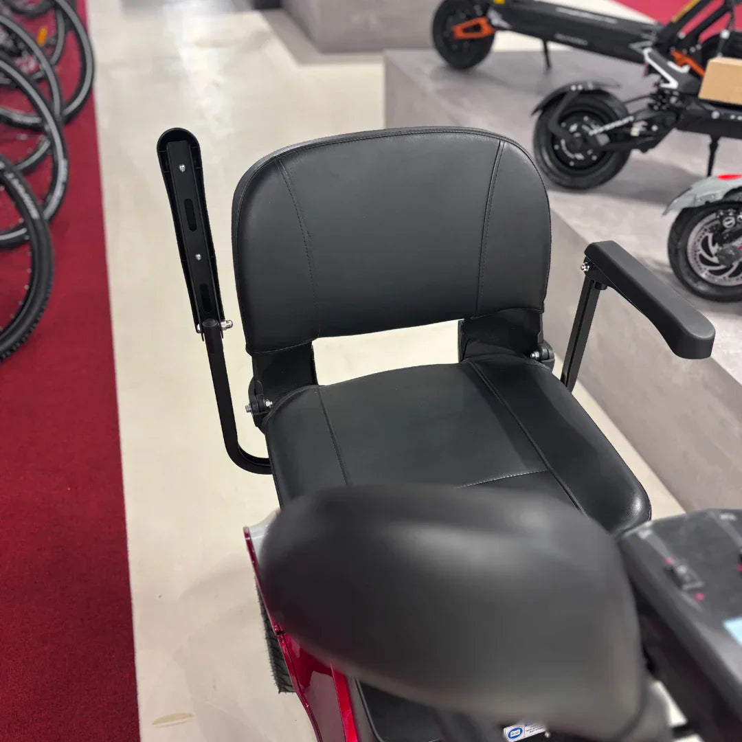 ECO Speed Senior – seat and armrest close-up