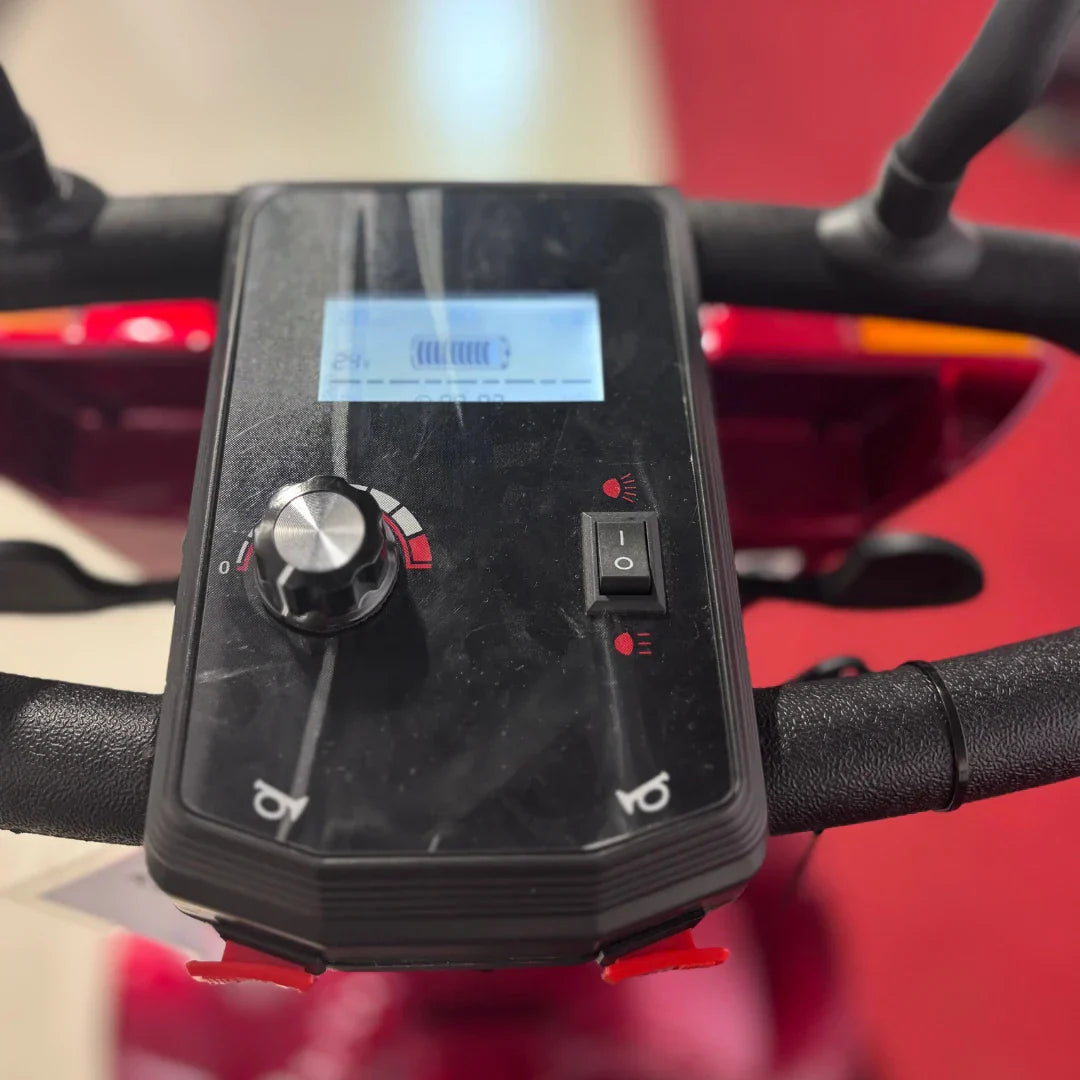 ECO Speed Senior – dashboard display and controls close-up