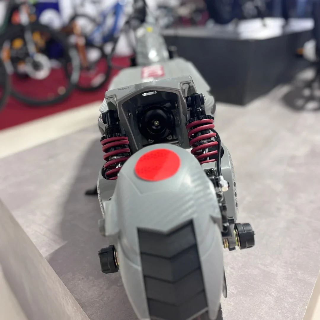 Electric scooter ECO Speed 10X V2 – rear view with red reflector