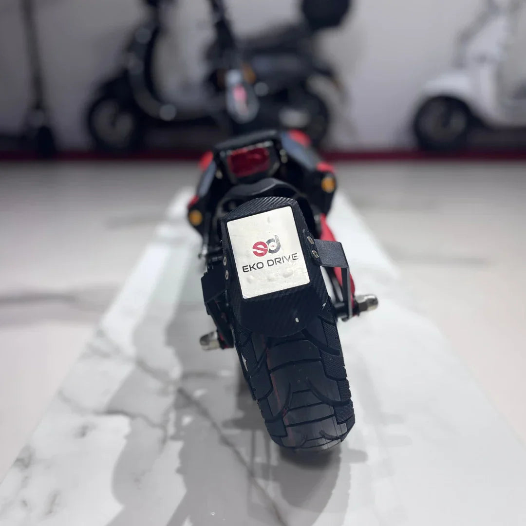 Electric scooter ECO Speed 9X – rear view with mudguard and logo
