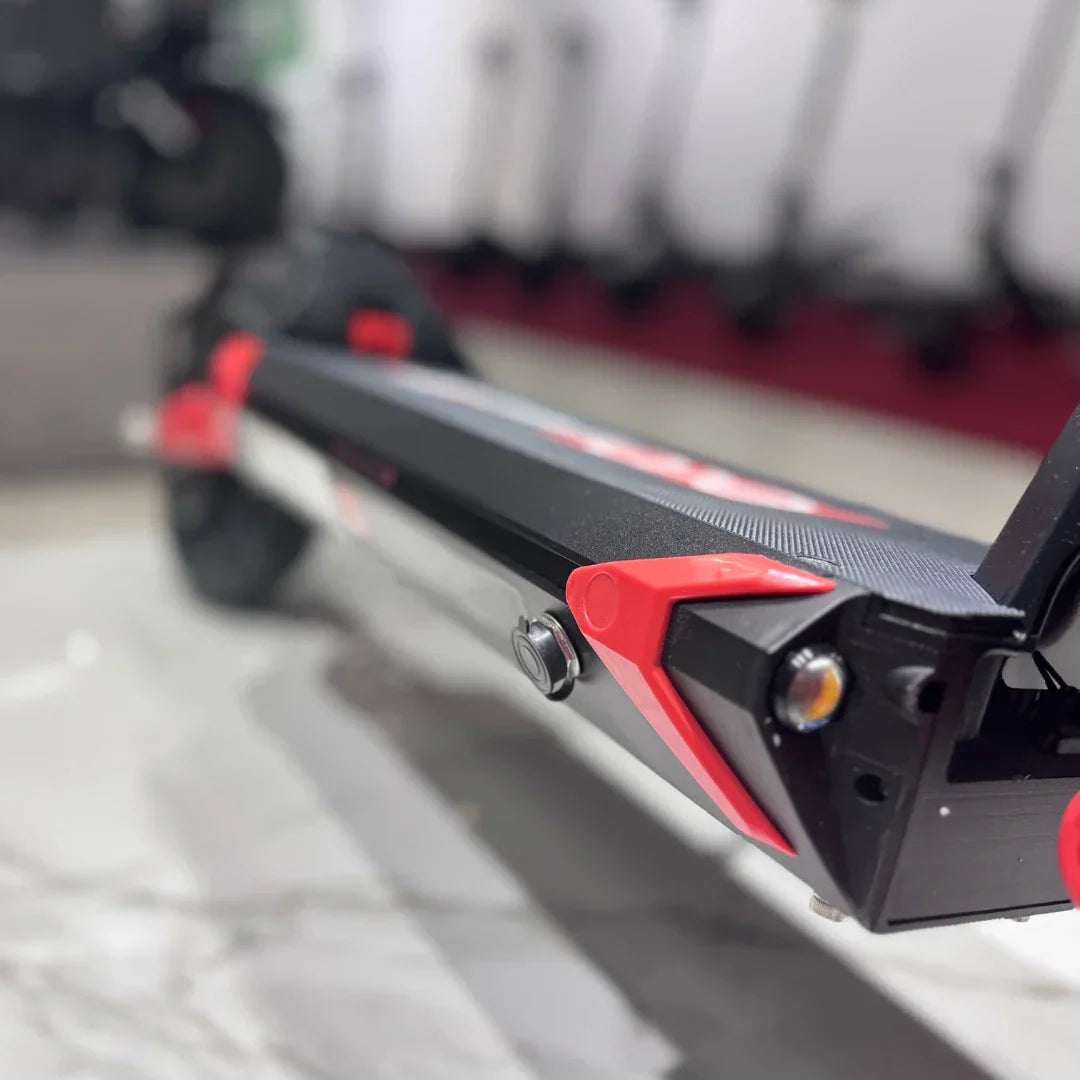 Electric scooter ECO Speed 9X – side view of deck and lights