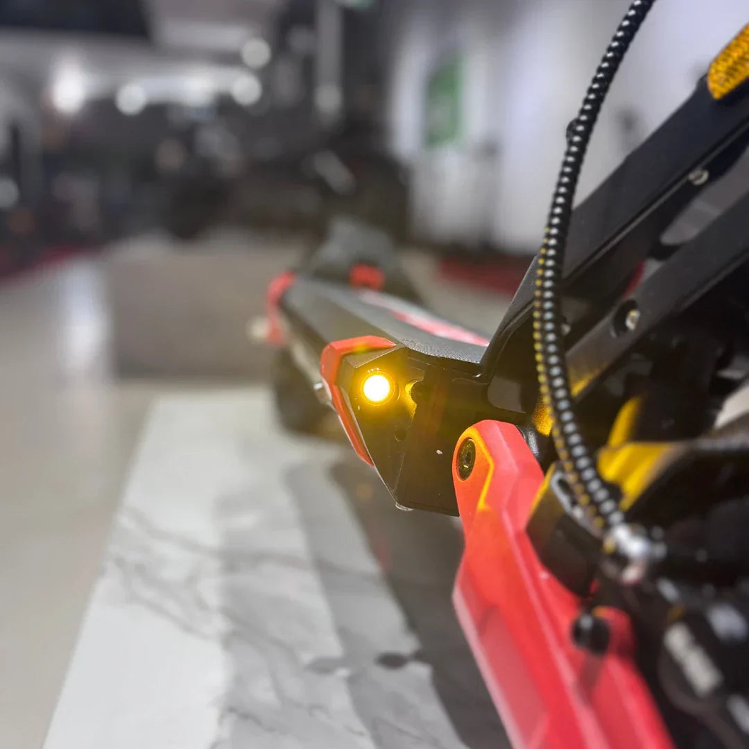 Electric scooter ECO Speed 9X – side indicator light illuminated