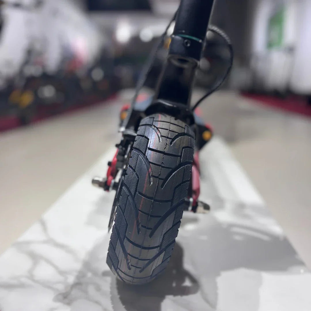 Electric scooter ECO Speed 9X – front wheel and tire tread