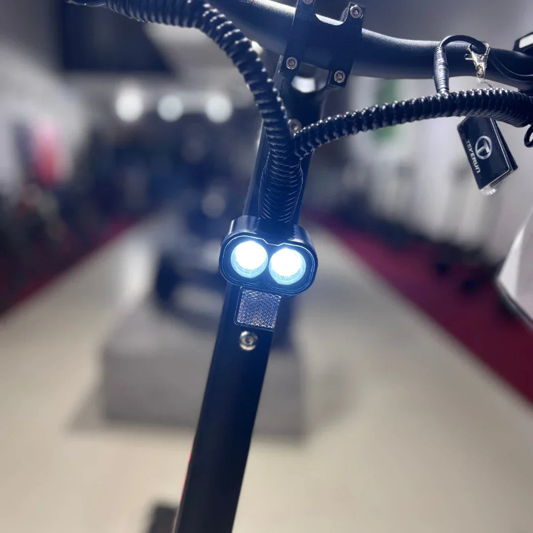 Electric scooter ECO Speed 9X – front lights illuminated