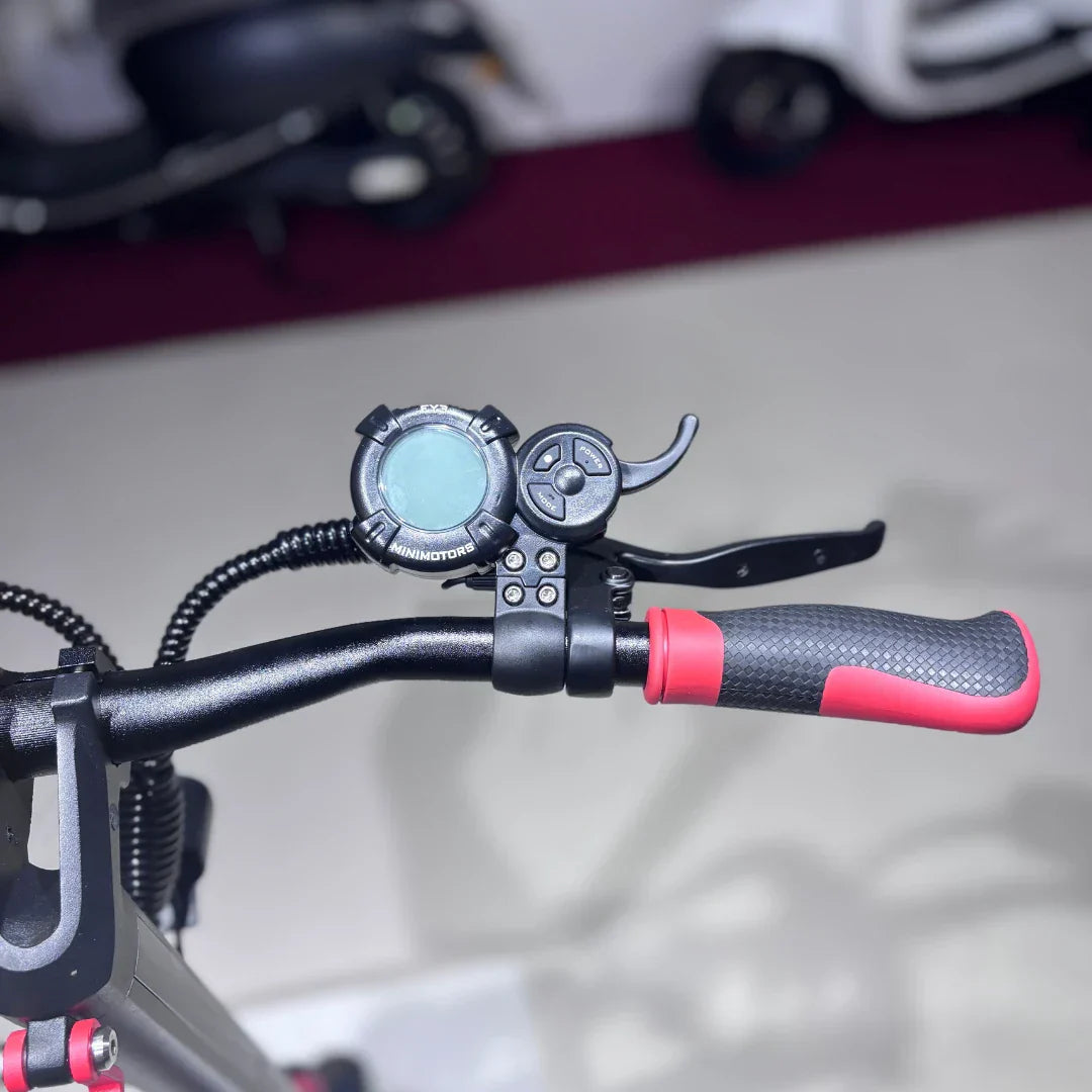 Electric scooter ECO Speed 9 – right handlebar controls, close-up