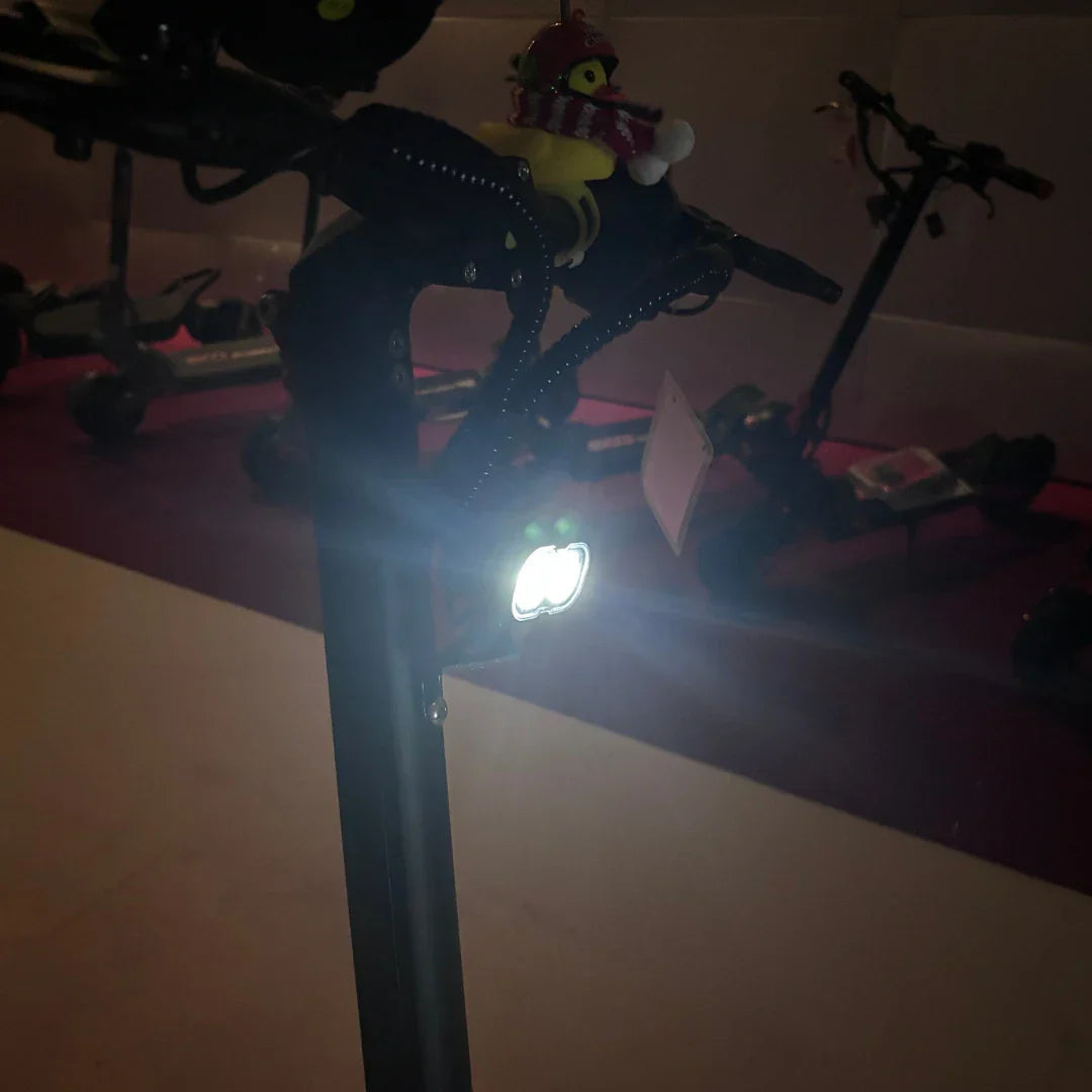 Electric scooter ECO Speed 9 – front light illuminated in darkness