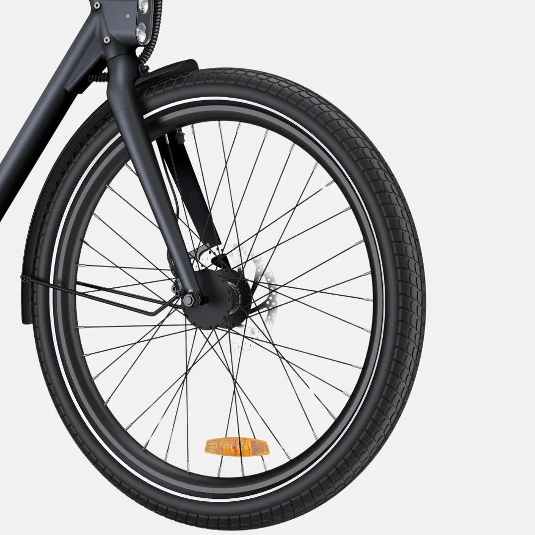Electric Bike Engwe P275 St features a durable front wheel with a robust tire and disc brake system.