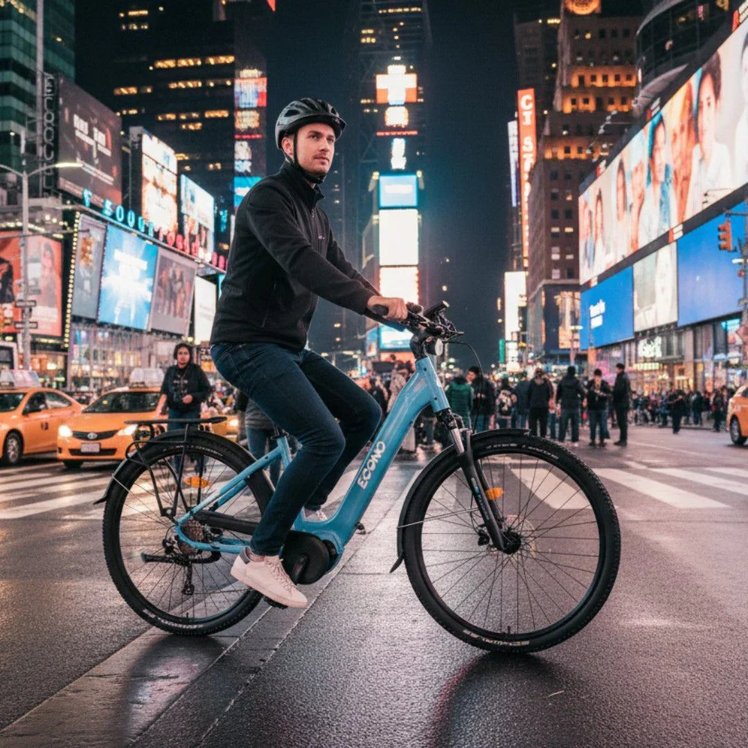 Electric bicycle Econo Mare City EEC4LK – man riding in city at night