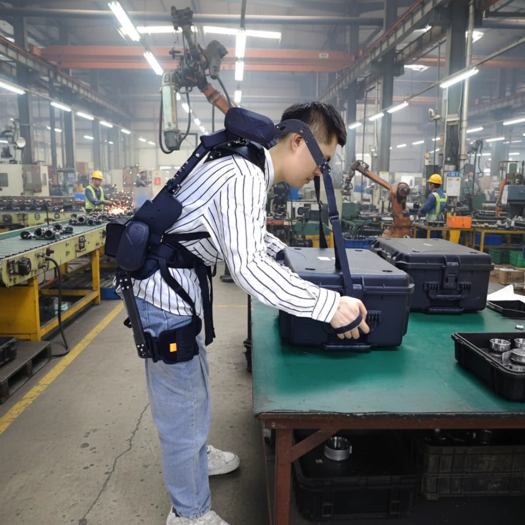Exoskeleton VIGX ANT-WA1 – man lifting box, side view