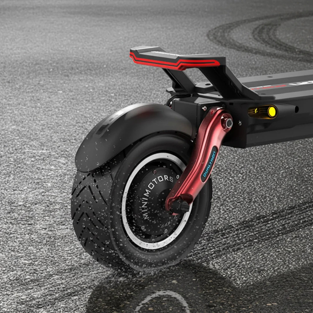 Electric scooter Dualtron Achilleus – rear wheel on wet asphalt