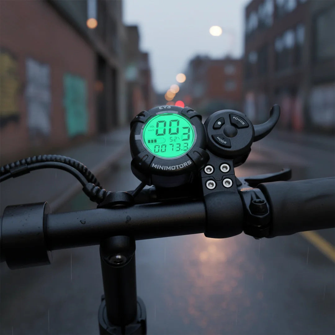Electric scooter Dualtron Thunder 2 – handlebar display and controls close-up
