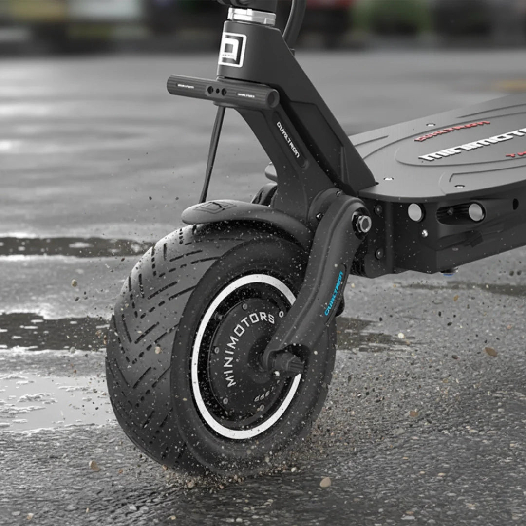 Electric scooter Dualtron Thunder 2 – front wheel and suspension on wet ground