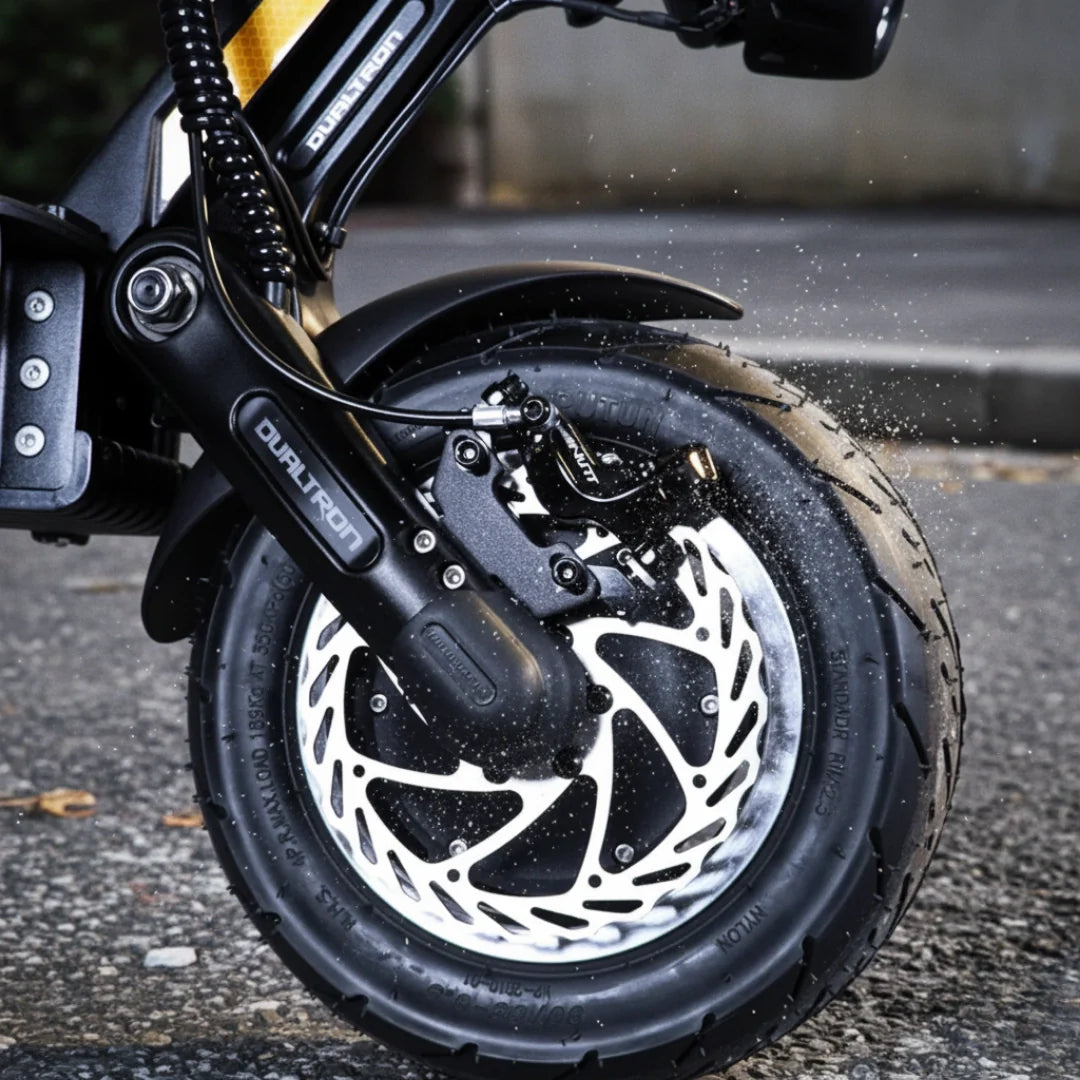 Electric scooter Dualtron Thunder 3 – front wheel and brake with water spray