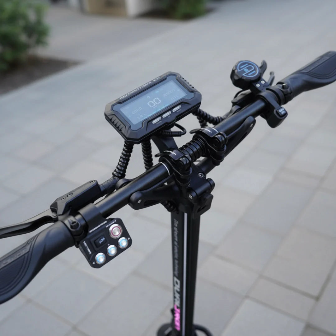Electric scooter Dualtron Victor Limited – handlebar, display, and controls close-up