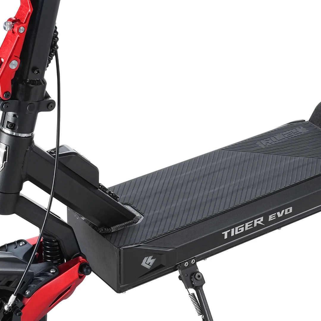 Electric scooter Hiley TIGER EVO GTR – foot deck and kickstand detail