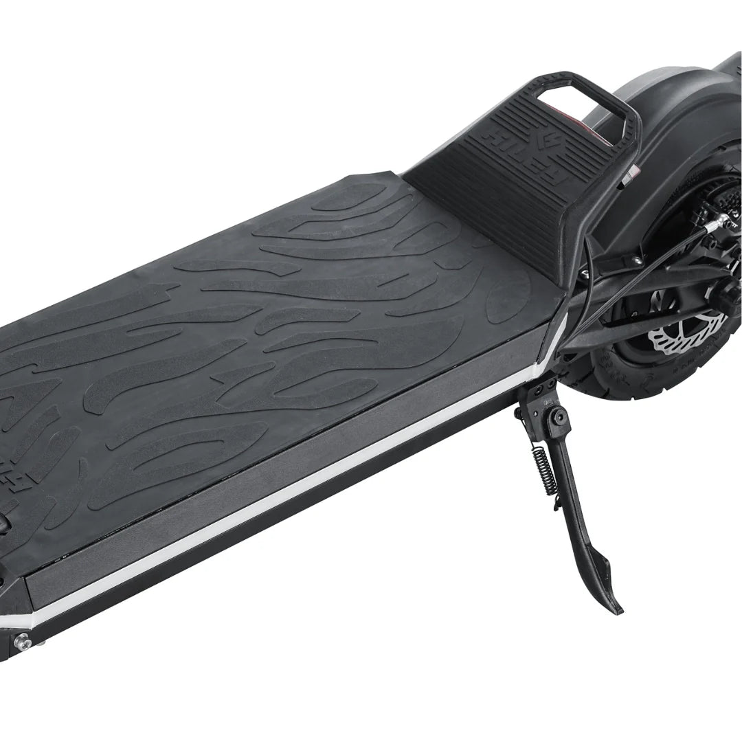 Electric scooter Hiley TIGER SUPRA – rear deck and kickstand detail