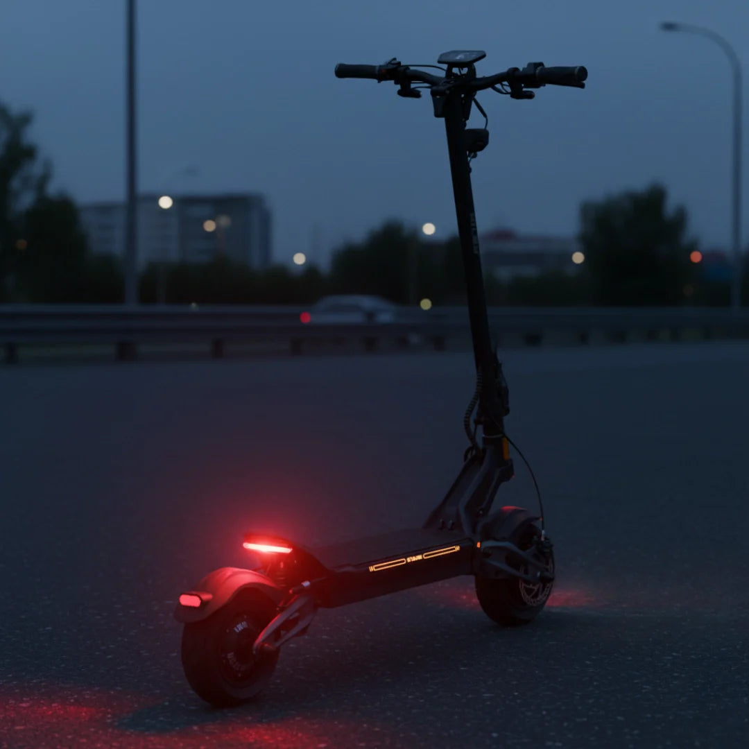 Electric scooter Hiley Tiger 10 V5 – night view, lights on