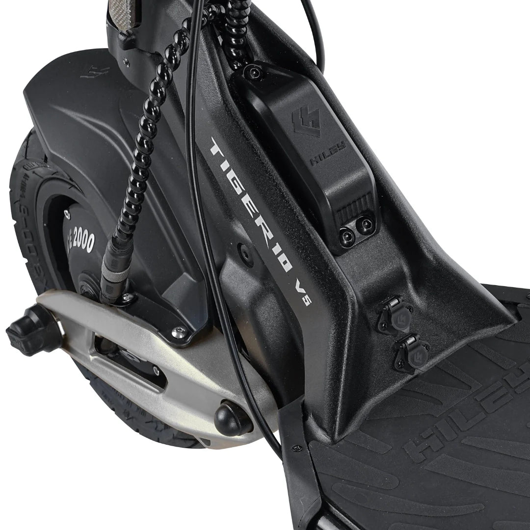 Electric scooter Hiley Tiger 10 V5 – rear wheel and charging ports close-up