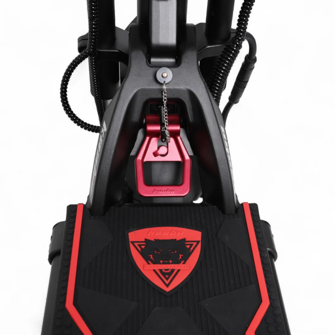 Electric scooter Kaabo Wolf Warrior 11 MAX – deck and folding mechanism close-up