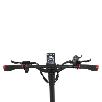 Electric scooter Kaabo Mantis King GT – handlebar and display close-up