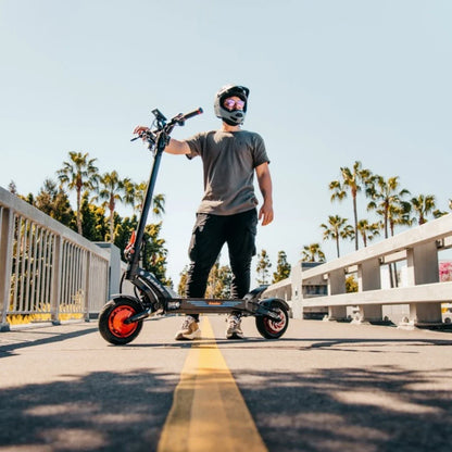 Electric scooter Kaabo Mantis King GT – rider standing with scooter outdoors