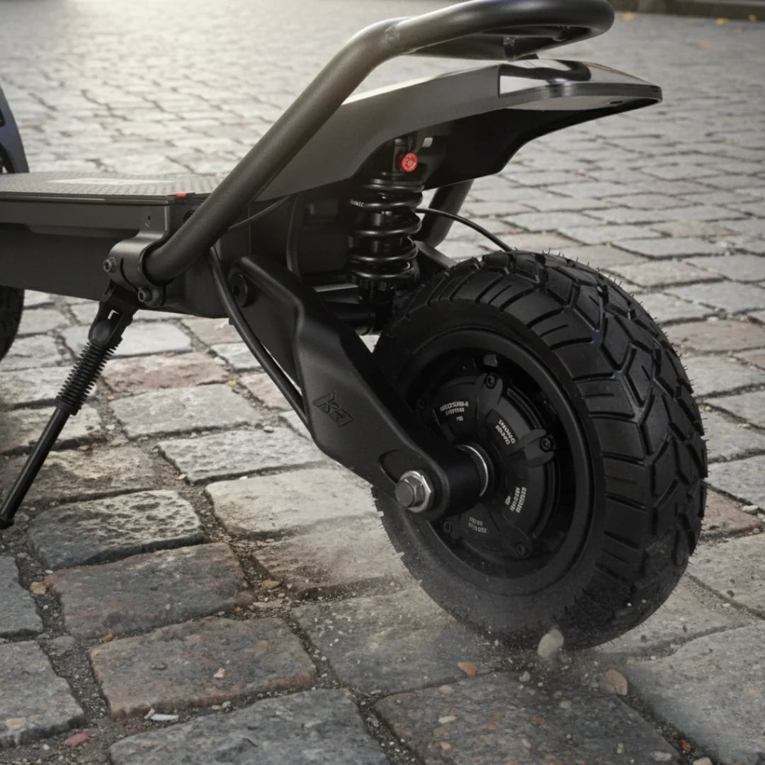 Electric scooter Kaabo Wolf King GTR MAX – rear wheel and suspension on cobblestones