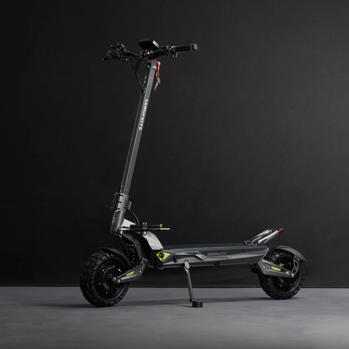 Electric scooter Langfeite C1 2026 – front three-quarter view against dark background