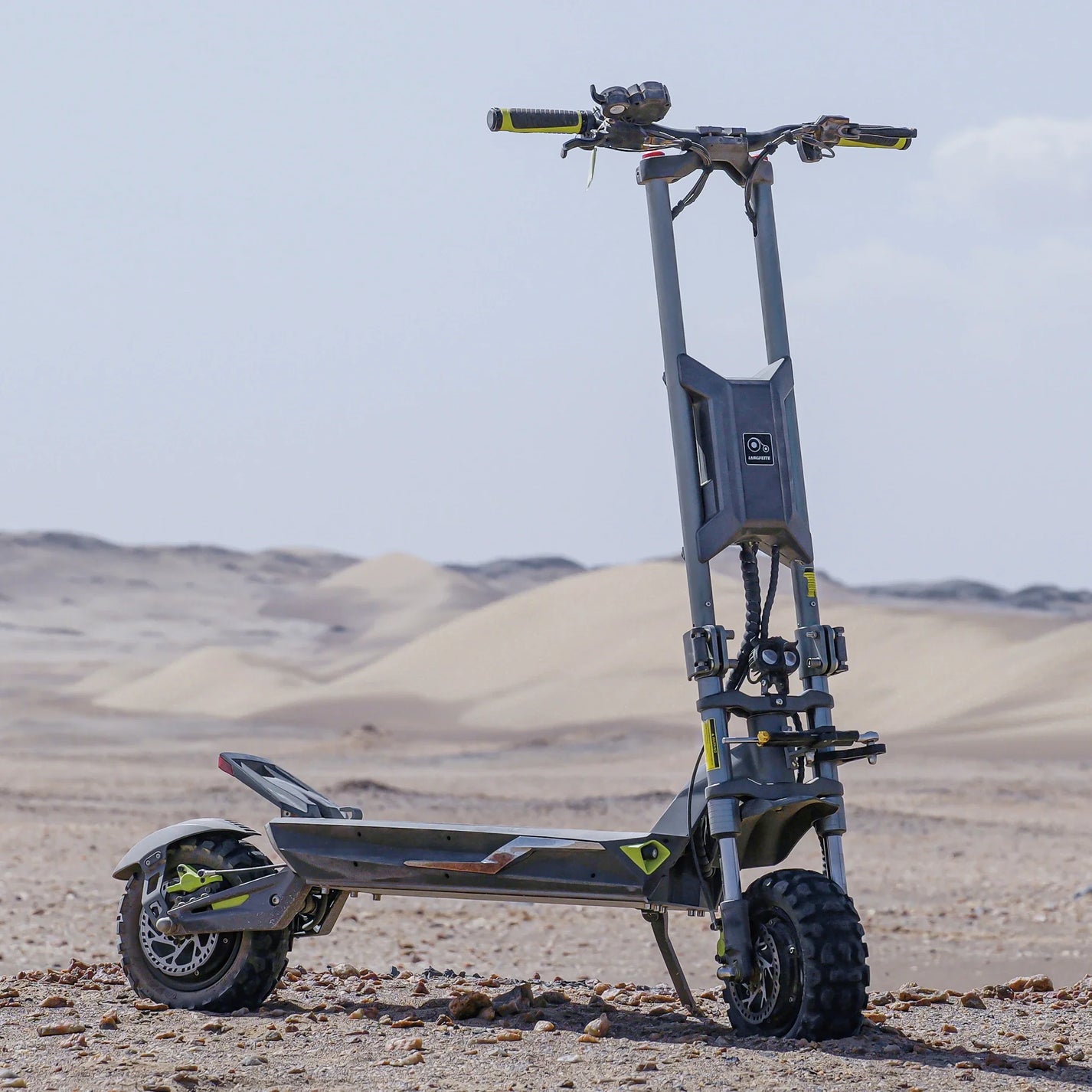 Electric scooter Langfeite H1 2026 – front three-quarter view, desert background