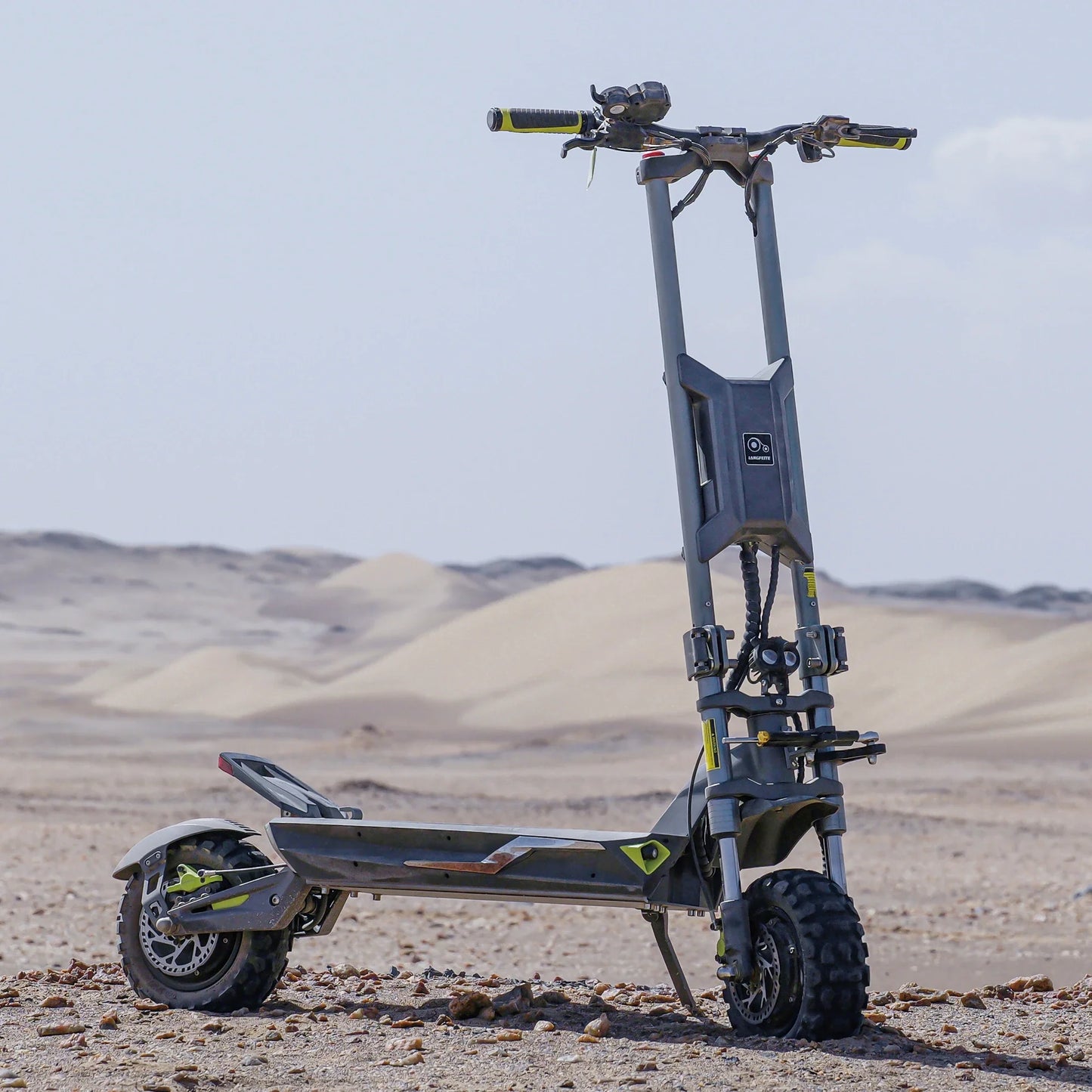 Electric scooter Langfeite H1 2026 – front three-quarter view, desert background