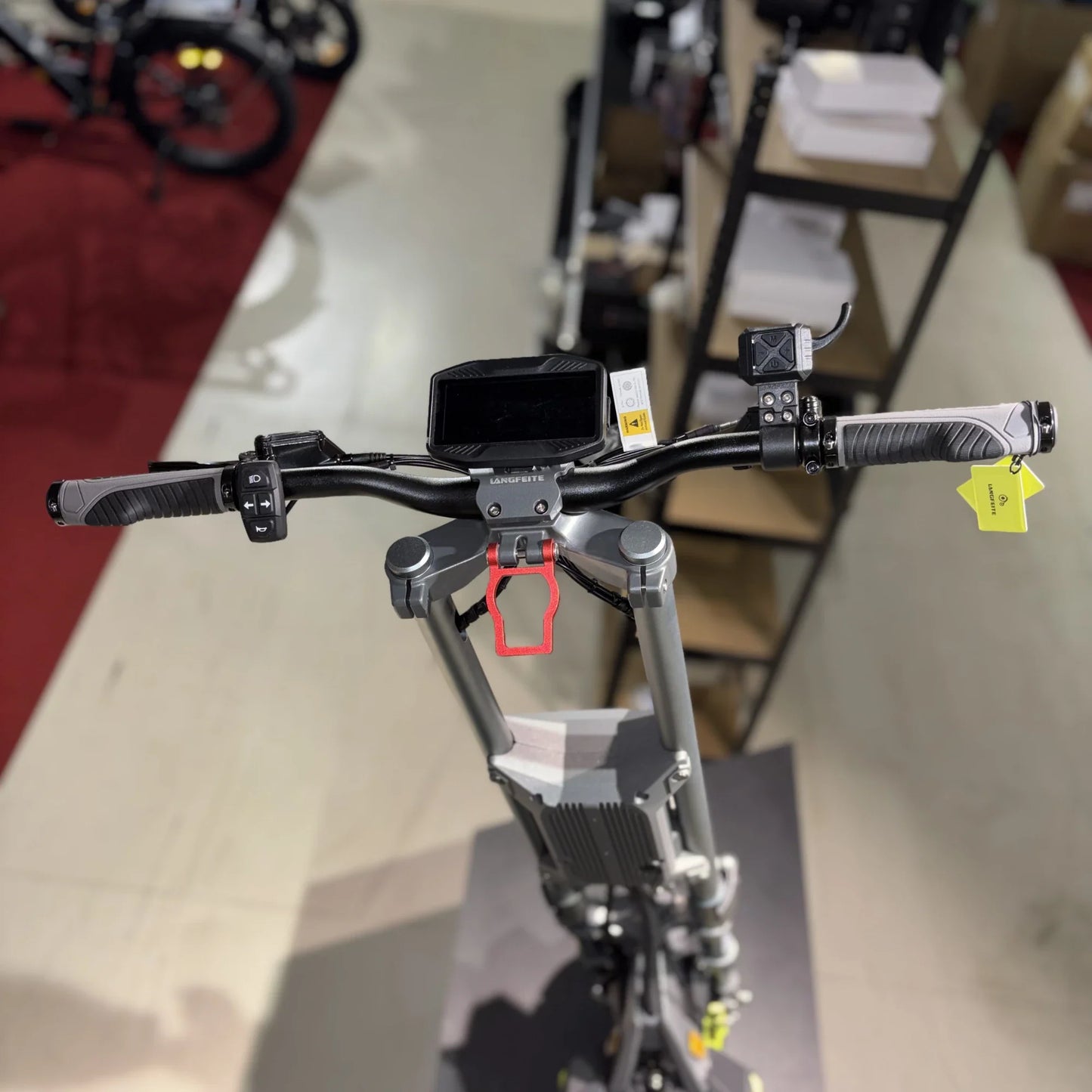 Electric scooter Langfeite H1 2026 – handlebar and display, wide view