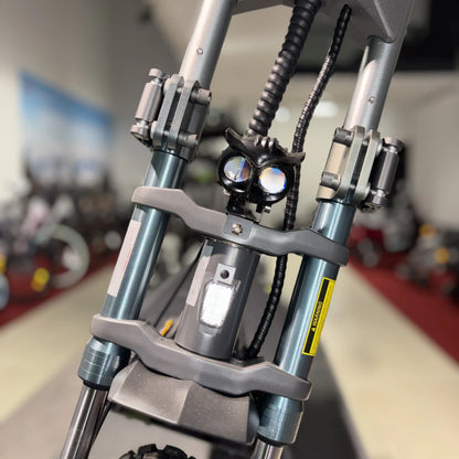 Electric scooter Langfeite H1 2026 – front suspension and headlight close-up