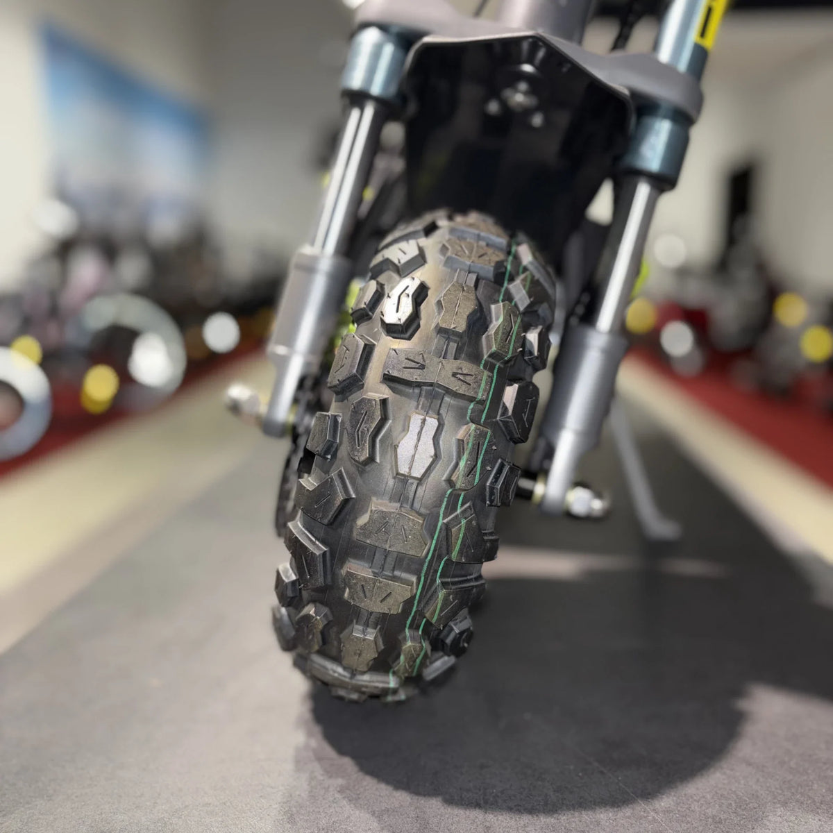 Electric scooter Langfeite H1 2026 – front wheel and suspension close-up