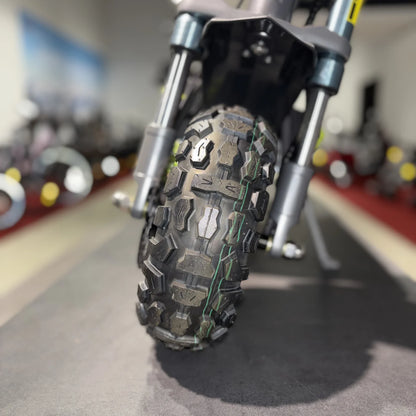 Electric scooter Langfeite H1 2026 – front wheel and suspension close-up